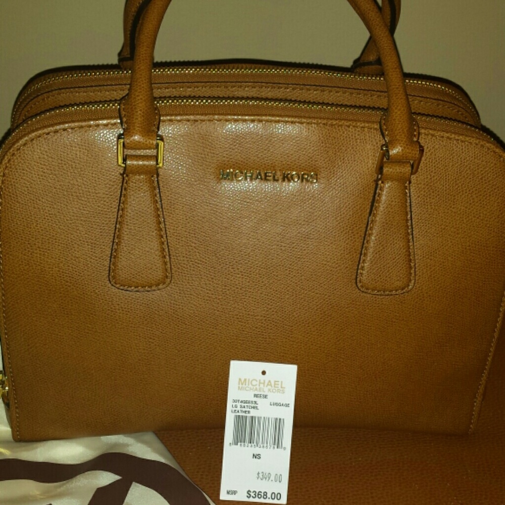 Like new Michael Kors Large Reese ***SOLD***